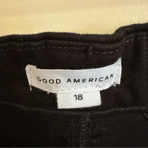 NWT Good American plus 18W Black Classic Hi Rise Jeans Skinnyish Fit 28” Inseam - Picture 4 of 8